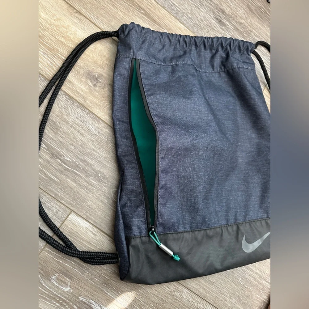🛍️ Unisex Nike bag/ backpack 18” HX14” W excellent condition